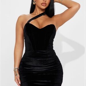 Elegant Black One-Shoulder Dress